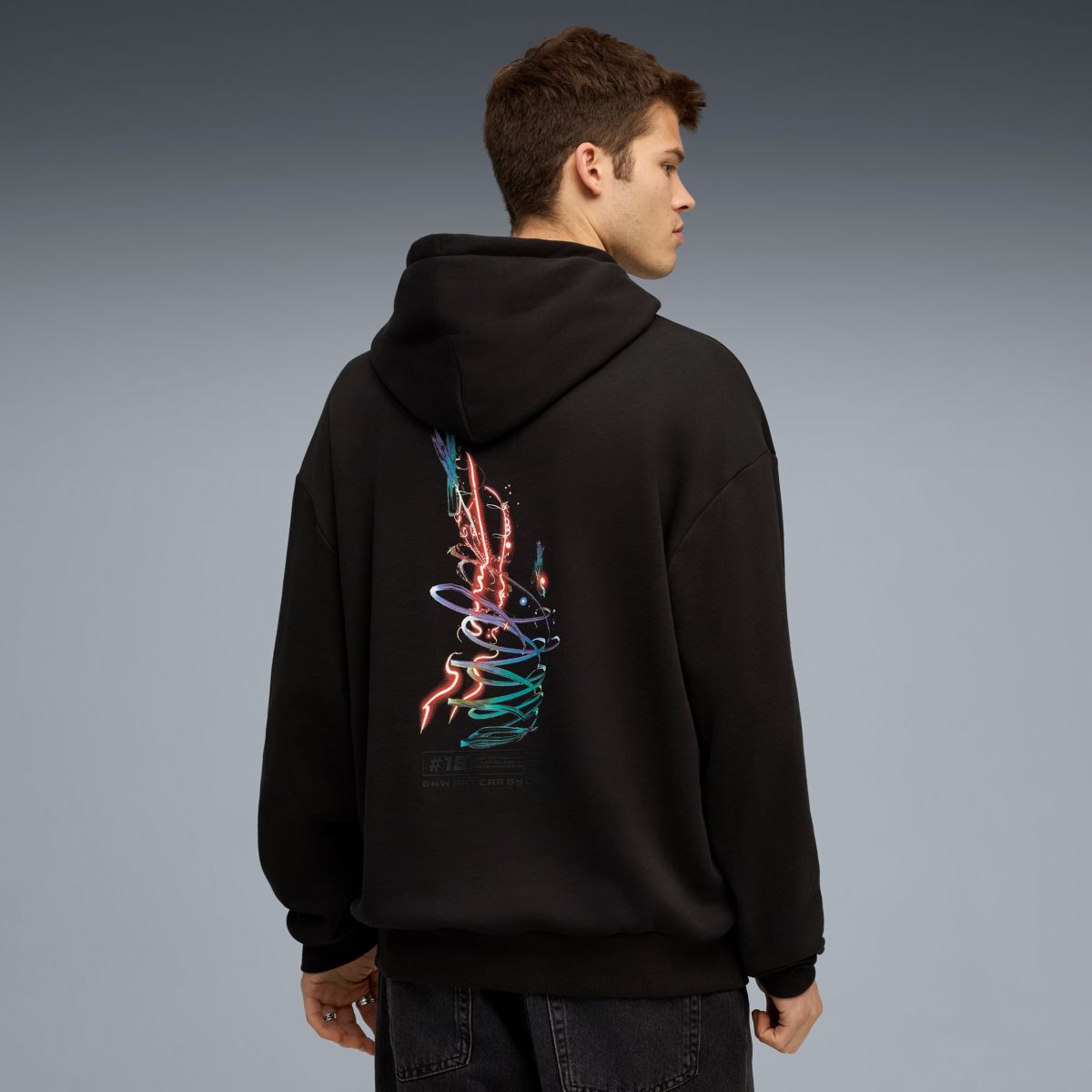 BMW 曹斐房車賽帽T (模特背面圖)